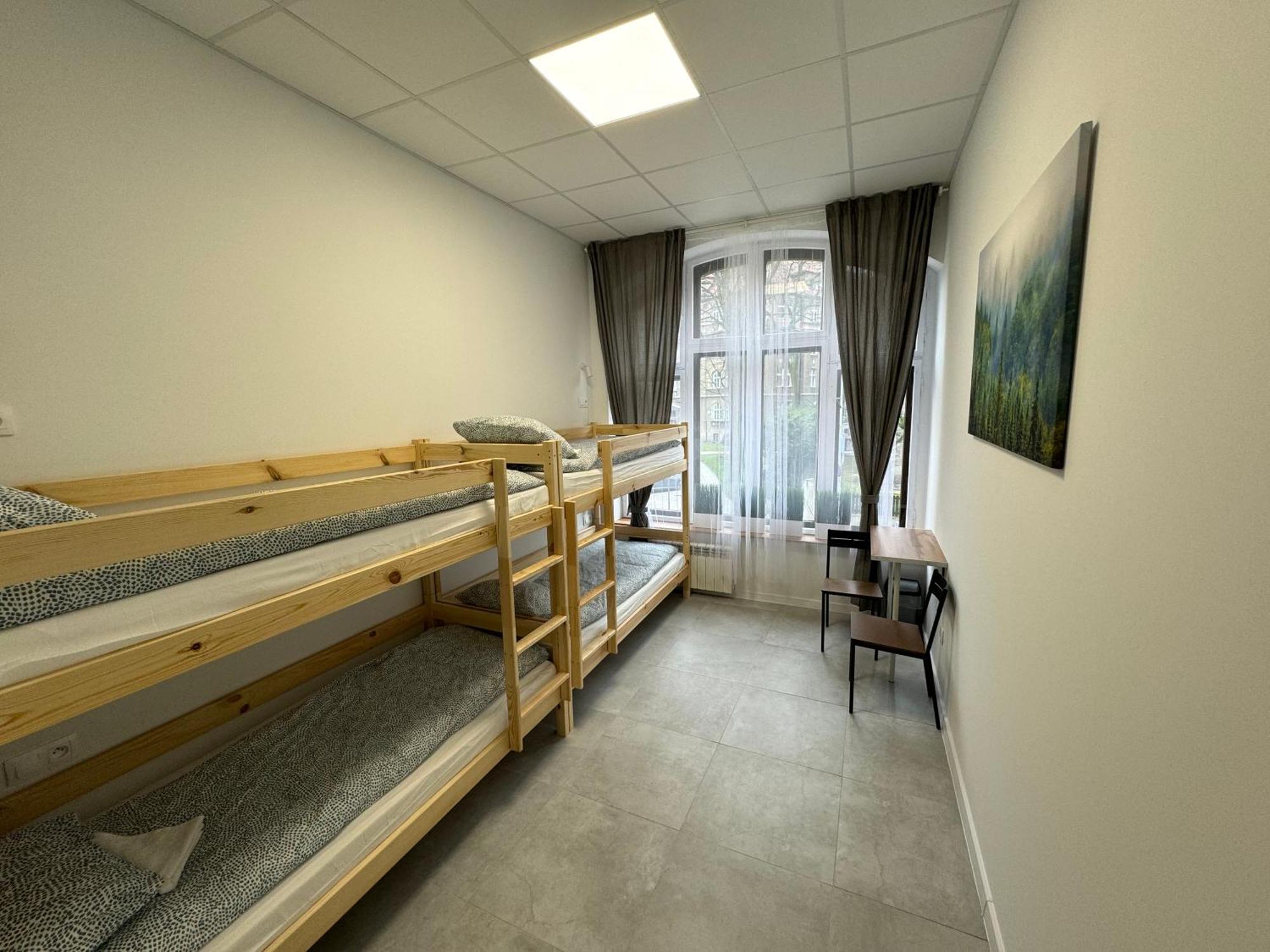 Green Hostel Katowice - 24H Parking Buitenkant foto