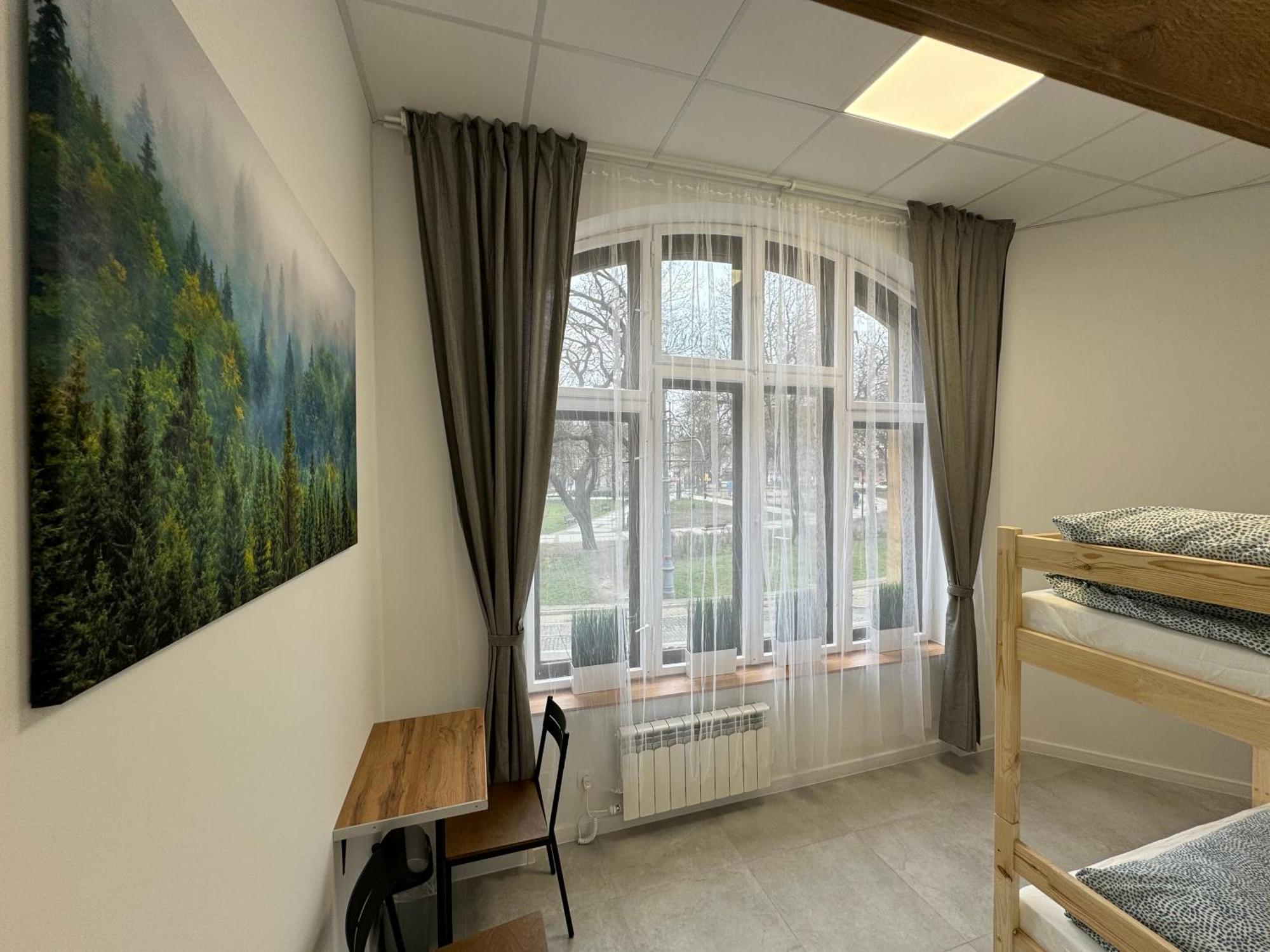 Green Hostel Katowice - 24H Parking Buitenkant foto