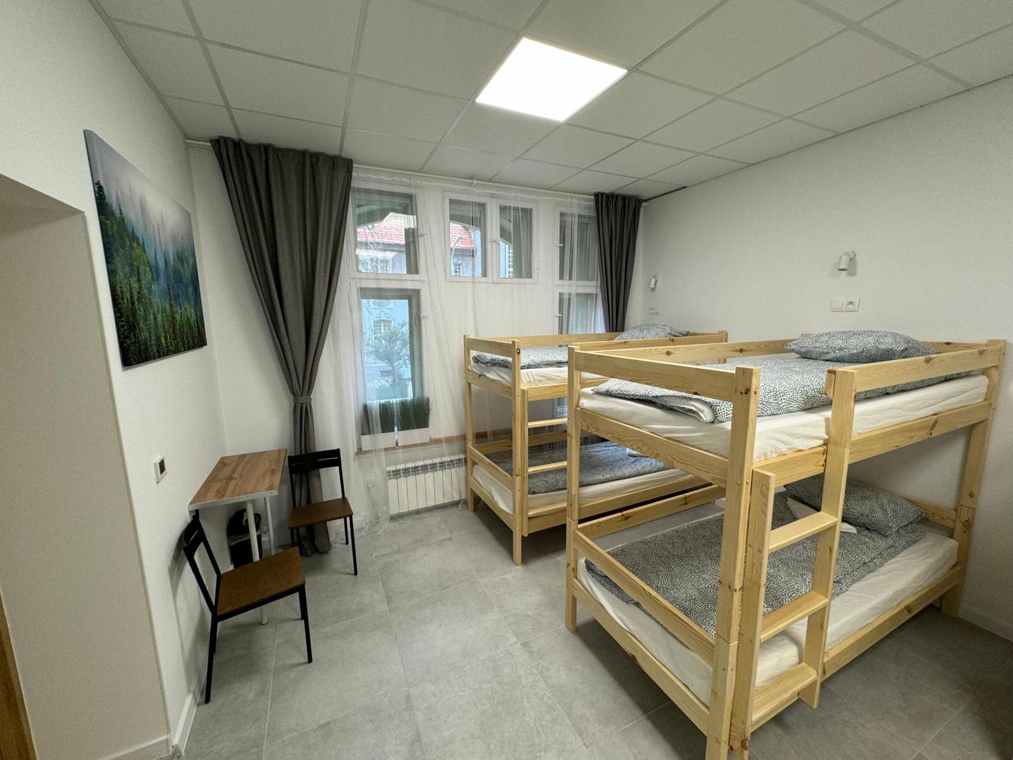 Green Hostel Katowice - 24H Parking Buitenkant foto